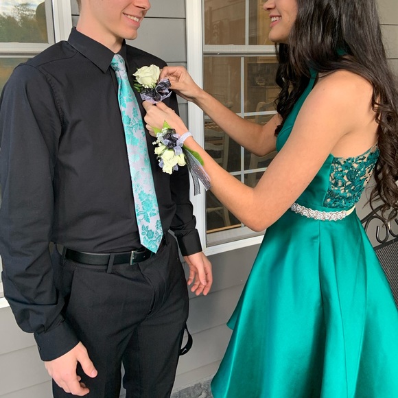 Emerald Homecoming Dress - Picture 4 of 7